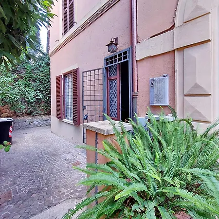 A Casa, Aventino Roma